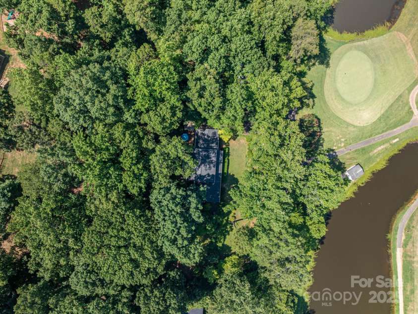 1055 Fairway Lane, Lincolnton, NC 28092.  MLS# CAR4284605, YatesRealty ID 29235. 