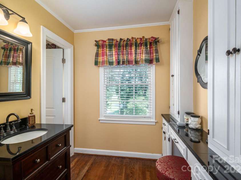 1055 Fairway Lane, Lincolnton, NC 28092.  MLS# CAR4284605, YatesRealty ID 29235. 