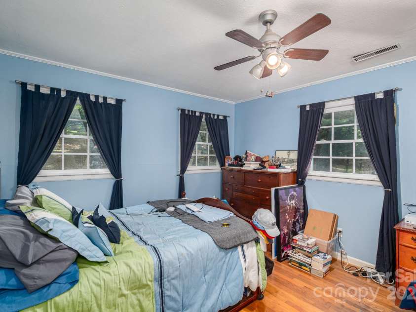 1055 Fairway Lane, Lincolnton, NC 28092.  MLS# CAR4284605, YatesRealty ID 29235. 