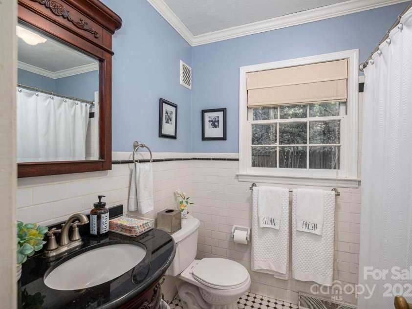 1055 Fairway Lane, Lincolnton, NC 28092.  MLS# CAR4284605, YatesRealty ID 29235. 