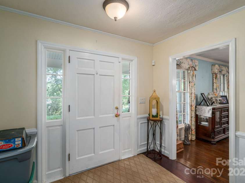 1055 Fairway Lane, Lincolnton, NC 28092.  MLS# CAR4284605, YatesRealty ID 29235. Entry foyer