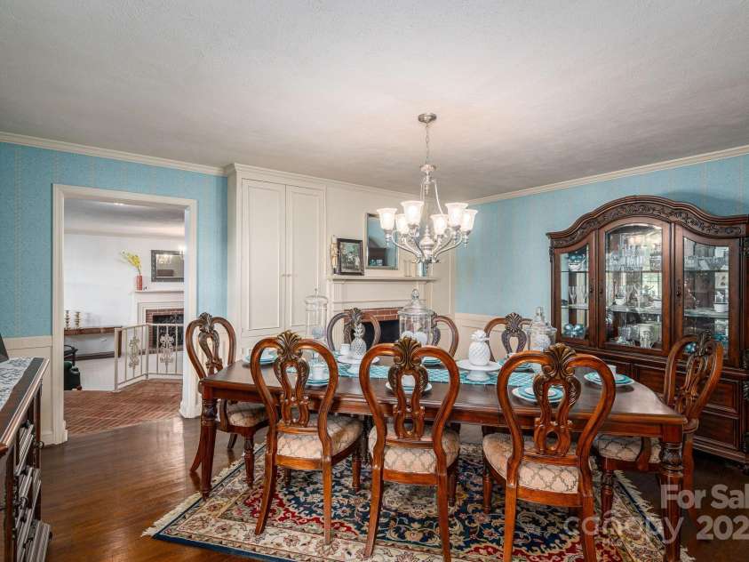 1055 Fairway Lane, Lincolnton, NC 28092.  MLS# CAR4284605, YatesRealty ID 29235. Formal Dining