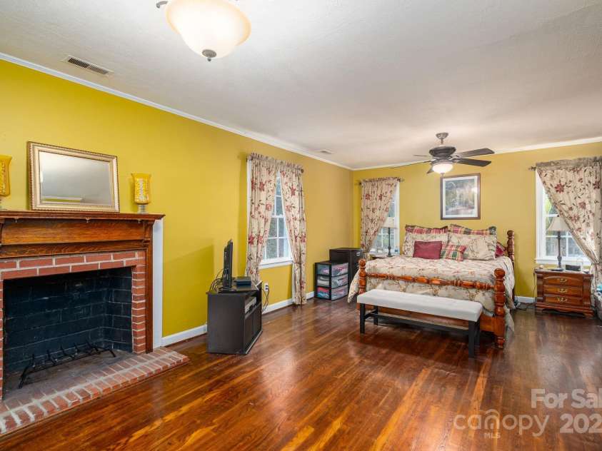 1055 Fairway Lane, Lincolnton, NC 28092.  MLS# CAR4284605, YatesRealty ID 29235. Primary