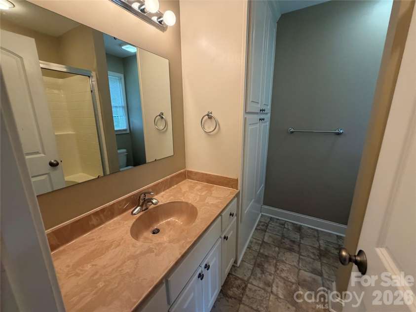 8017 Secluded Lane, Denver, NC 28037.  MLS# CAR4388285, YatesRealty ID 29235. Bathroom 1