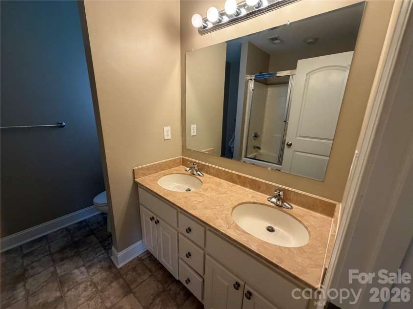 8017 Secluded Lane, Denver, NC 28037.  MLS# CAR4388285, YatesRealty ID 29235. Bathroom 2