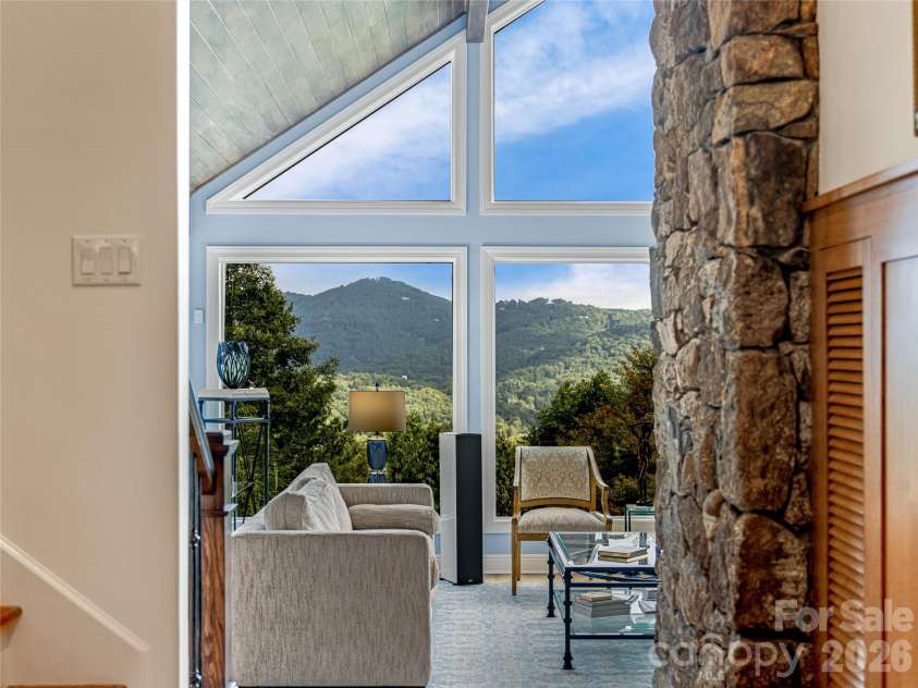 10 Beaverbrook Court, Asheville, NC 28804.  MLS# CAR4421624, YatesRealty ID 29236. 