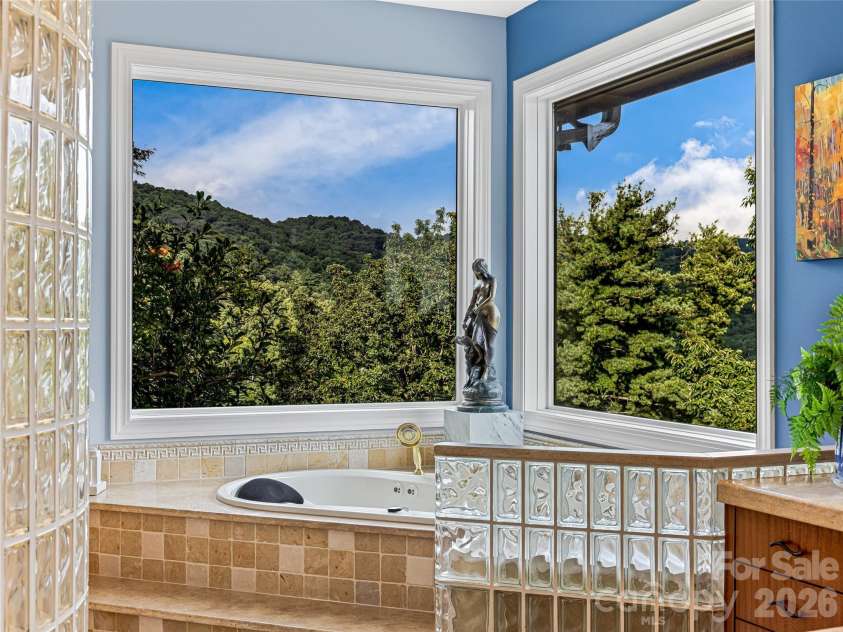 10 Beaverbrook Court, Asheville, NC 28804.  MLS# CAR4421624, YatesRealty ID 29236. 