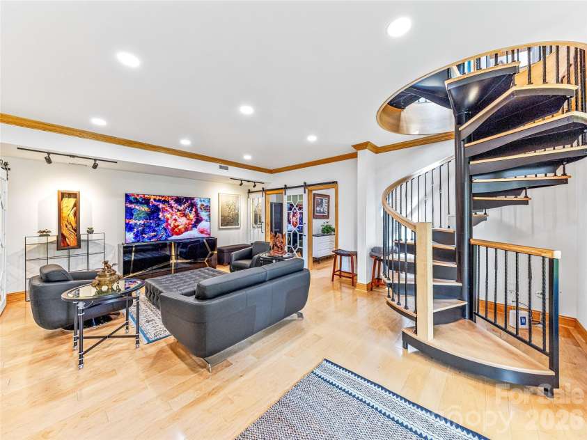 10 Beaverbrook Court, Asheville, NC 28804.  MLS# CAR4421624, YatesRealty ID 29236. 