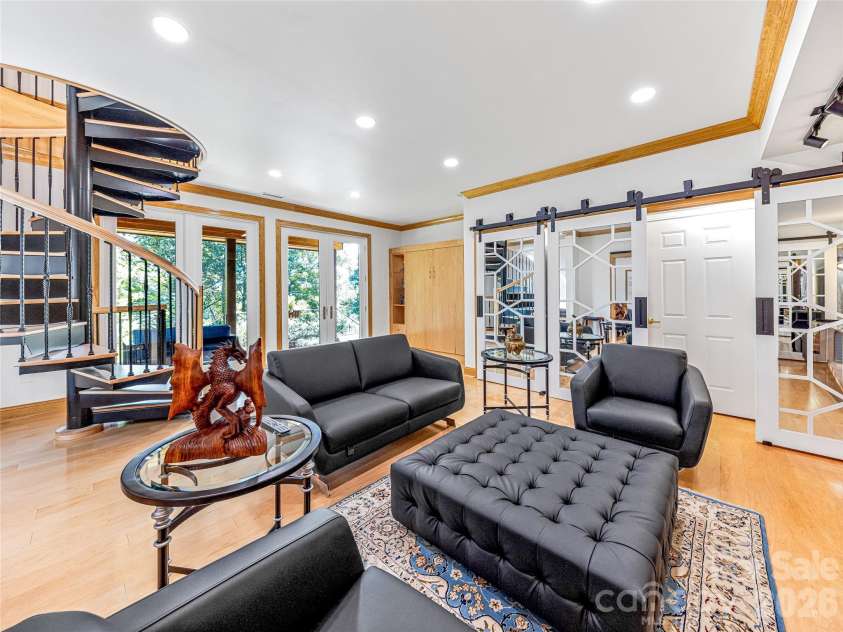 10 Beaverbrook Court, Asheville, NC 28804.  MLS# CAR4421624, YatesRealty ID 29236. 