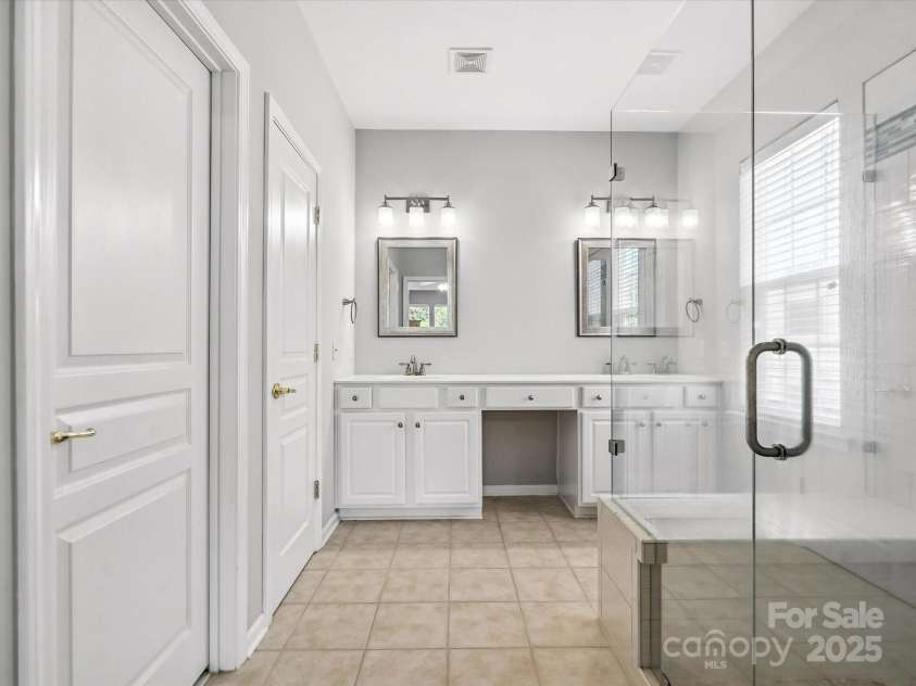 10317 Threatt Woods Drive, Charlotte, NC 28277.  MLS# CAR4283866, YatesRealty ID 29236. 