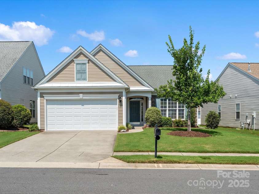 10317 Threatt Woods Drive, Charlotte, NC 28277.  MLS# CAR4283866, YatesRealty ID 29236. Welcome home!