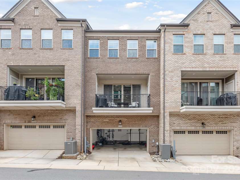 1224 Madison Towns Lane, Charlotte, NC 28209.  MLS# CAR4285970, YatesRealty ID 29237. 