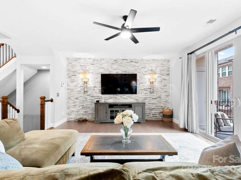 1224 Madison Towns Lane, Charlotte, NC 28209.  MLS# CAR4285970, YatesRealty ID 29237. 