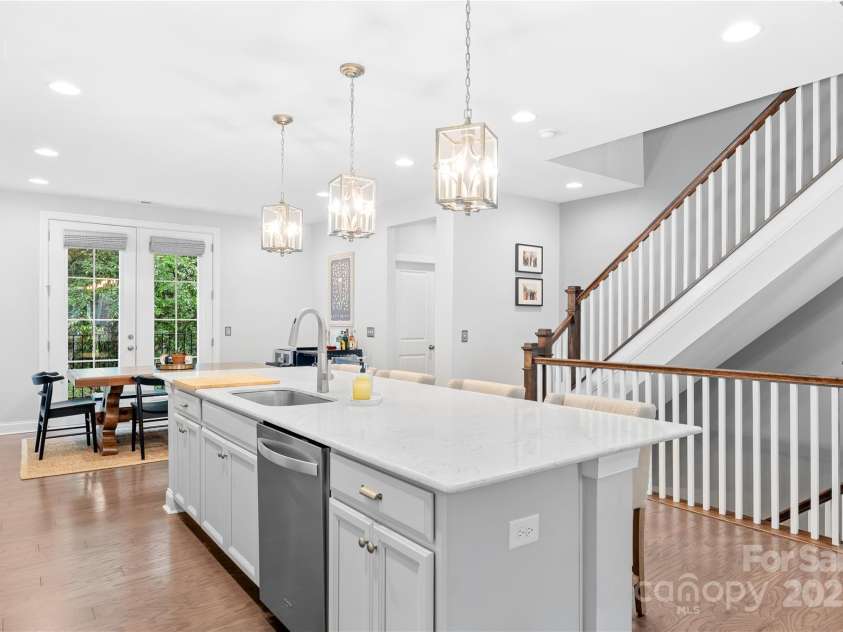1224 Madison Towns Lane, Charlotte, NC 28209.  MLS# CAR4285970, YatesRealty ID 29237. 