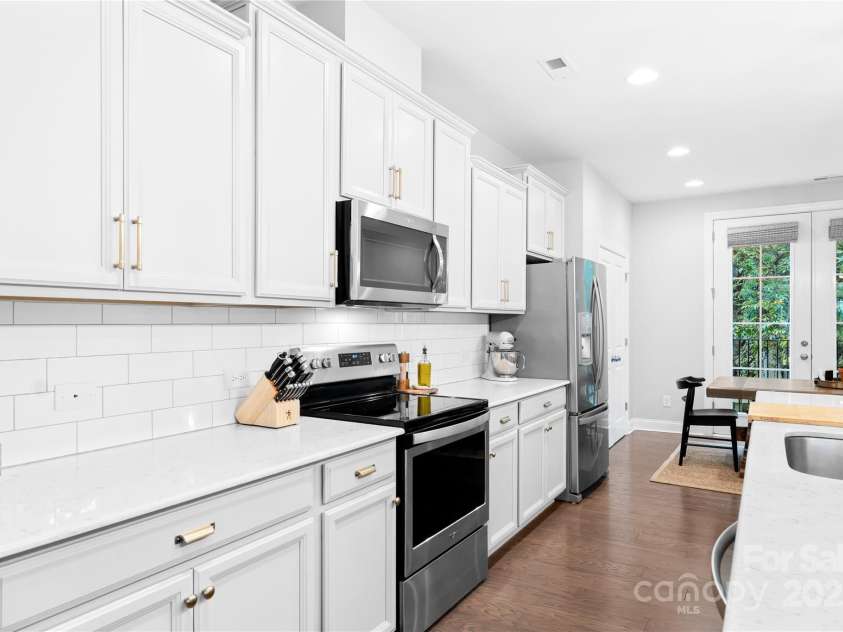 1224 Madison Towns Lane, Charlotte, NC 28209.  MLS# CAR4285970, YatesRealty ID 29237. 