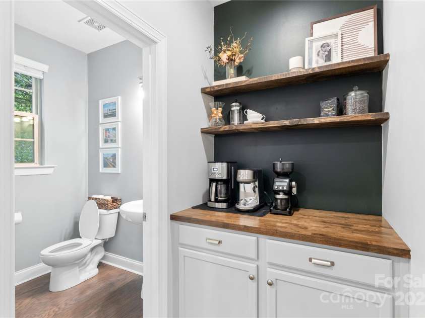 1224 Madison Towns Lane, Charlotte, NC 28209.  MLS# CAR4285970, YatesRealty ID 29237. 