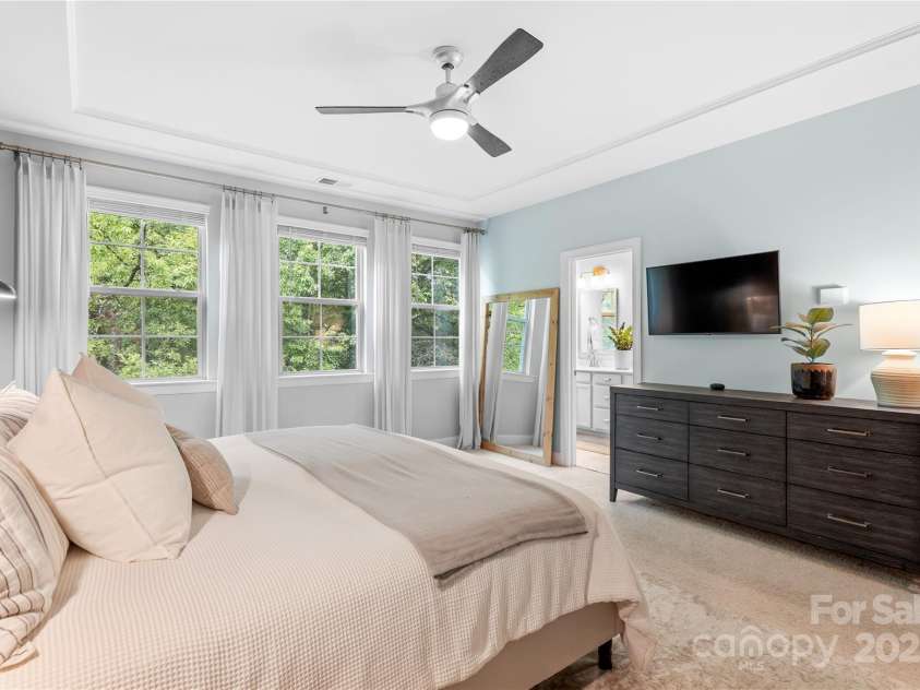 1224 Madison Towns Lane, Charlotte, NC 28209.  MLS# CAR4285970, YatesRealty ID 29237. 