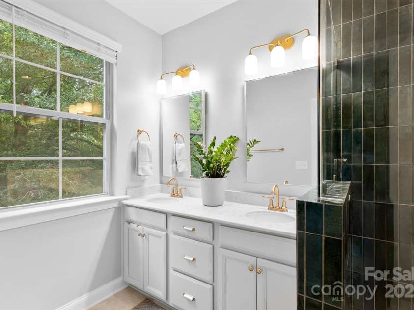 1224 Madison Towns Lane, Charlotte, NC 28209.  MLS# CAR4285970, YatesRealty ID 29237. 