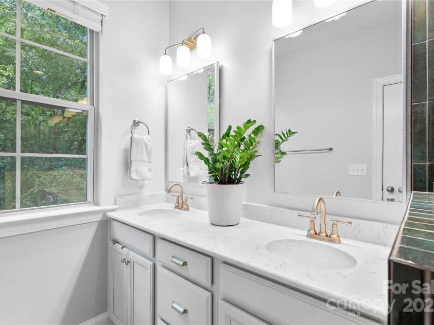 1224 Madison Towns Lane, Charlotte, NC 28209.  MLS# CAR4285970, YatesRealty ID 29237. 