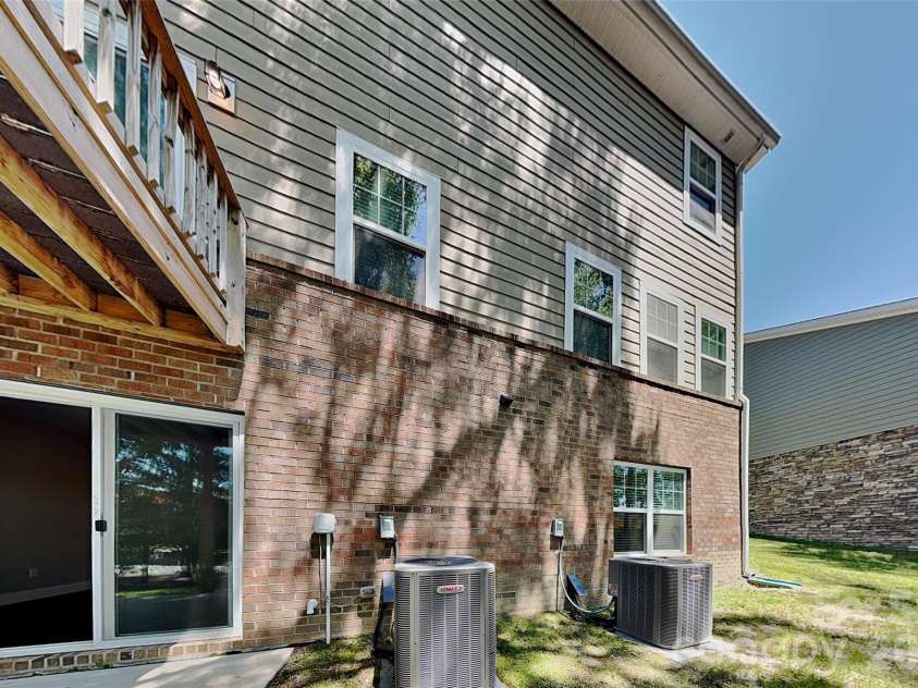 9410 Segundo Lane, Charlotte, NC 28278.  MLS# CAR4391781, YatesRealty ID 29237. 