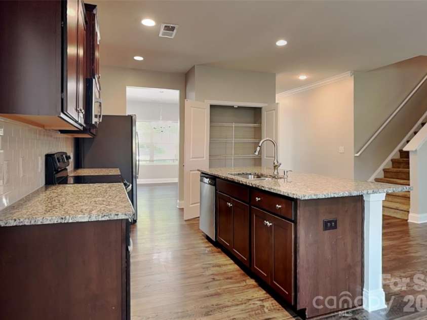 9410 Segundo Lane, Charlotte, NC 28278.  MLS# CAR4391781, YatesRealty ID 29237. Kitchen