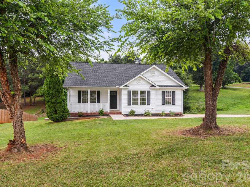 2931 Greenleaf Road, Clover, SC 29710.  MLS# CAR4391028, YatesRealty ID 29238. 