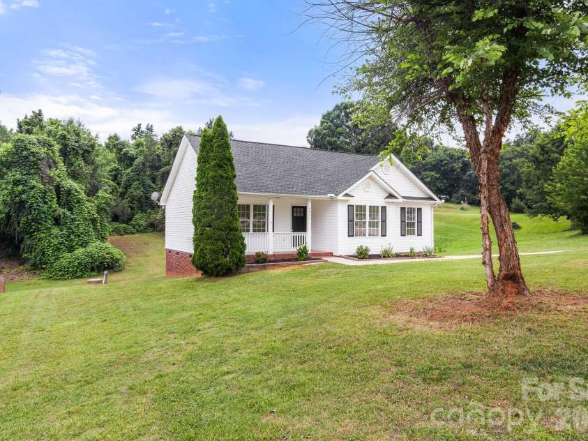 2931 Greenleaf Road, Clover, SC 29710.  MLS# CAR4391028, YatesRealty ID 29238. 