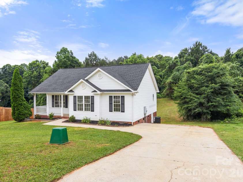 2931 Greenleaf Road, Clover, SC 29710.  MLS# CAR4391028, YatesRealty ID 29238. 
