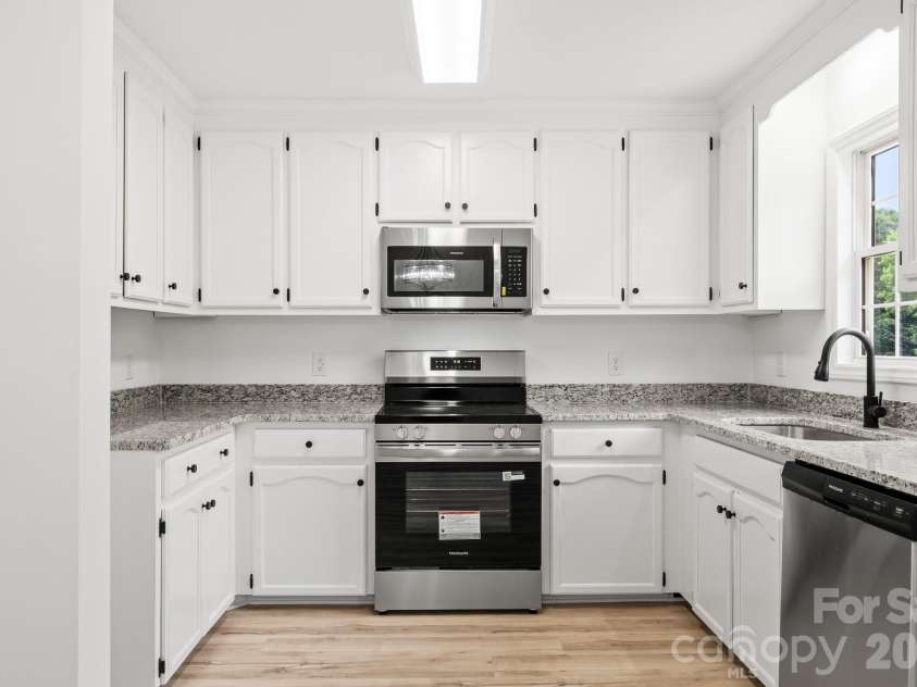 2931 Greenleaf Road, Clover, SC 29710.  MLS# CAR4391028, YatesRealty ID 29238. 