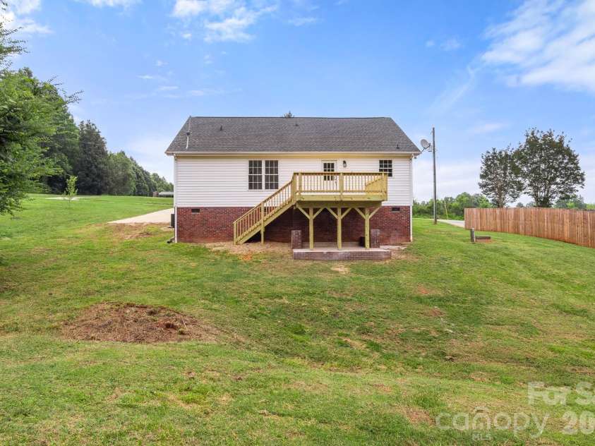 2931 Greenleaf Road, Clover, SC 29710.  MLS# CAR4391028, YatesRealty ID 29238. 