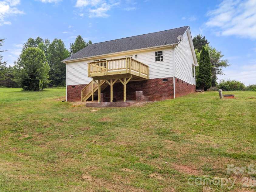 2931 Greenleaf Road, Clover, SC 29710.  MLS# CAR4391028, YatesRealty ID 29238. 
