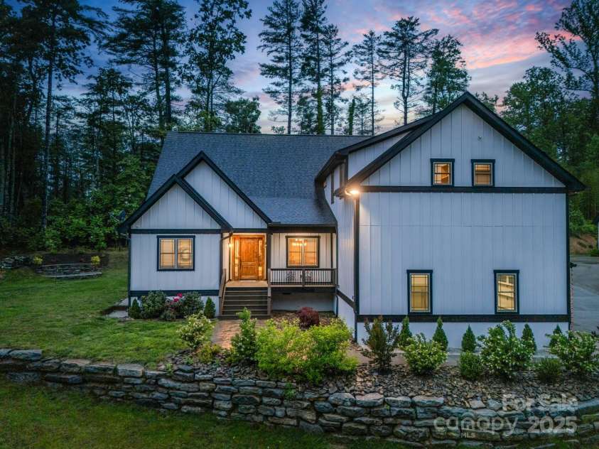 165 Kirkwood Hill Lane, Hendersonville, NC 28739.  MLS# CAR4264440, YatesRealty ID 29239. 