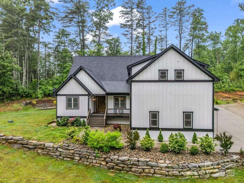 165 Kirkwood Hill Lane, Hendersonville, NC 28739.  MLS# CAR4264440, YatesRealty ID 29239. 