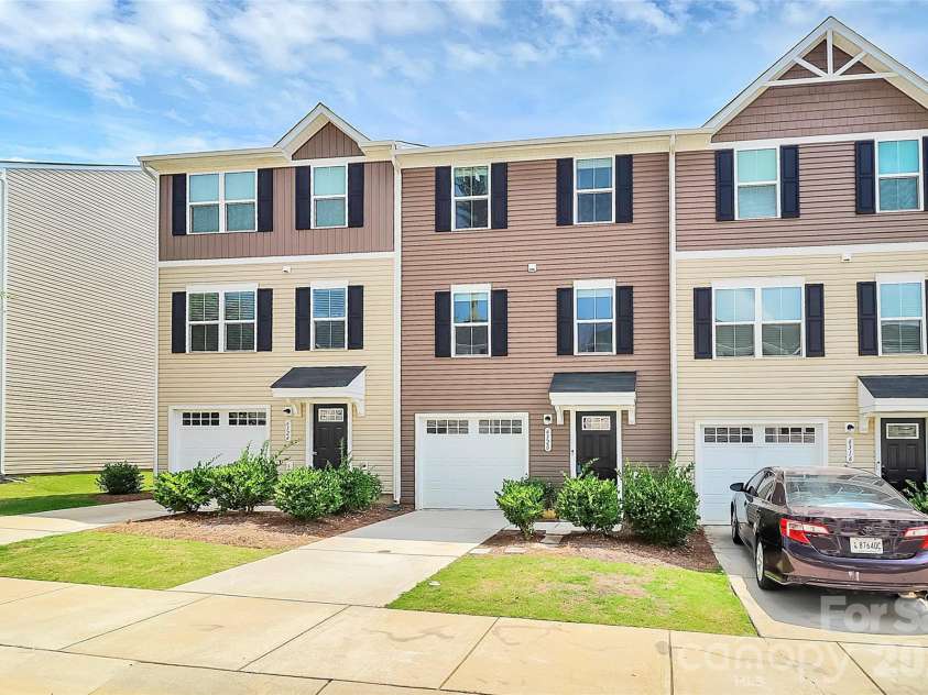 6320 Cutwater Circle, Charlotte, NC 28269.  MLS# CAR4282599, YatesRealty ID 2924. Curb View
