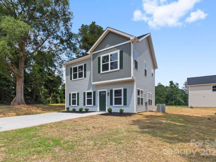 810 Wesley Drive, Statesville, NC 28677.  MLS# CAR4277354, YatesRealty ID 29241. Front