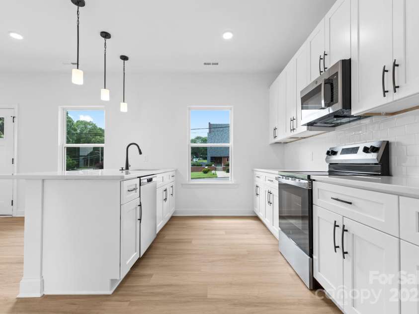 810 Wesley Drive, Statesville, NC 28677.  MLS# CAR4277354, YatesRealty ID 29241. Kitchen