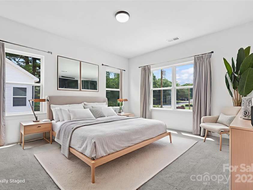 810 Wesley Drive, Statesville, NC 28677.  MLS# CAR4277354, YatesRealty ID 29241. Primary bedroom