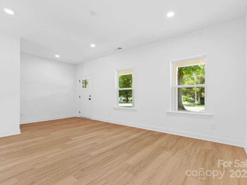 587 Hartness Road, Statesville, NC 28677.  MLS# CAR4277166, YatesRealty ID 29242. Living room