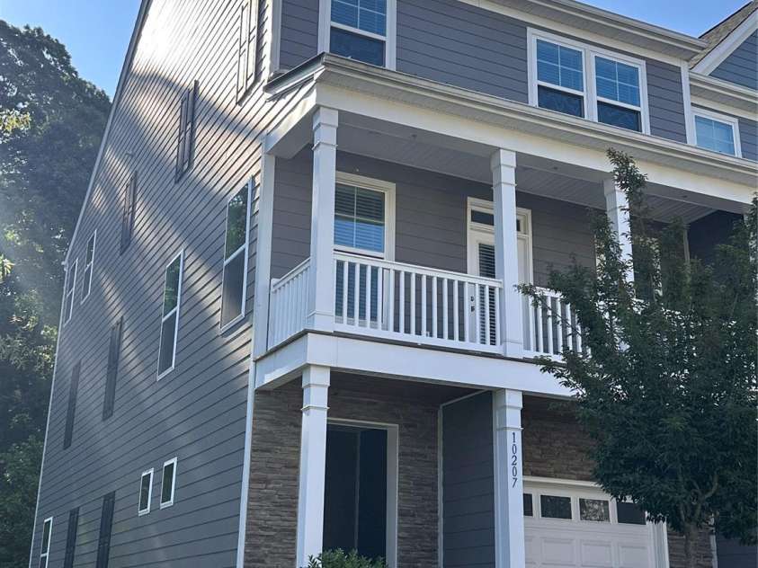 10207 Glenmere Creek Circle, Charlotte, NC 28262.  MLS# CAR4284626, YatesRealty ID 29245. End unit