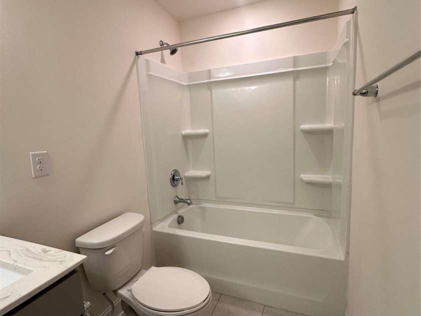 10207 Glenmere Creek Circle, Charlotte, NC 28262.  MLS# CAR4284626, YatesRealty ID 29245. Hallway bathroom