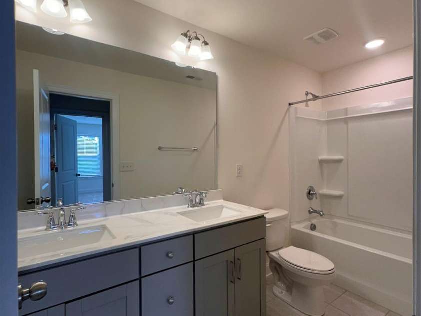10207 Glenmere Creek Circle, Charlotte, NC 28262.  MLS# CAR4284626, YatesRealty ID 29245. Hallway bathroom