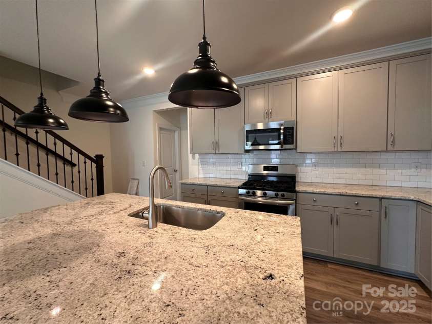 10207 Glenmere Creek Circle, Charlotte, NC 28262.  MLS# CAR4284626, YatesRealty ID 29245. Kitchen