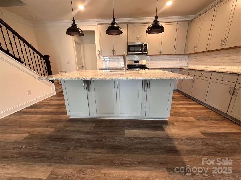 10207 Glenmere Creek Circle, Charlotte, NC 28262.  MLS# CAR4284626, YatesRealty ID 29245. Kitchen
