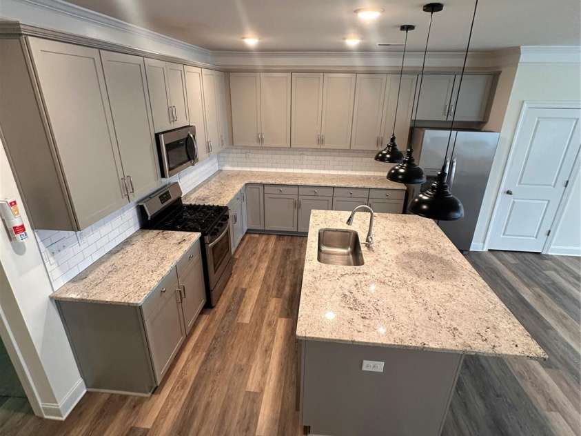 10207 Glenmere Creek Circle, Charlotte, NC 28262.  MLS# CAR4284626, YatesRealty ID 29245. Kitchen