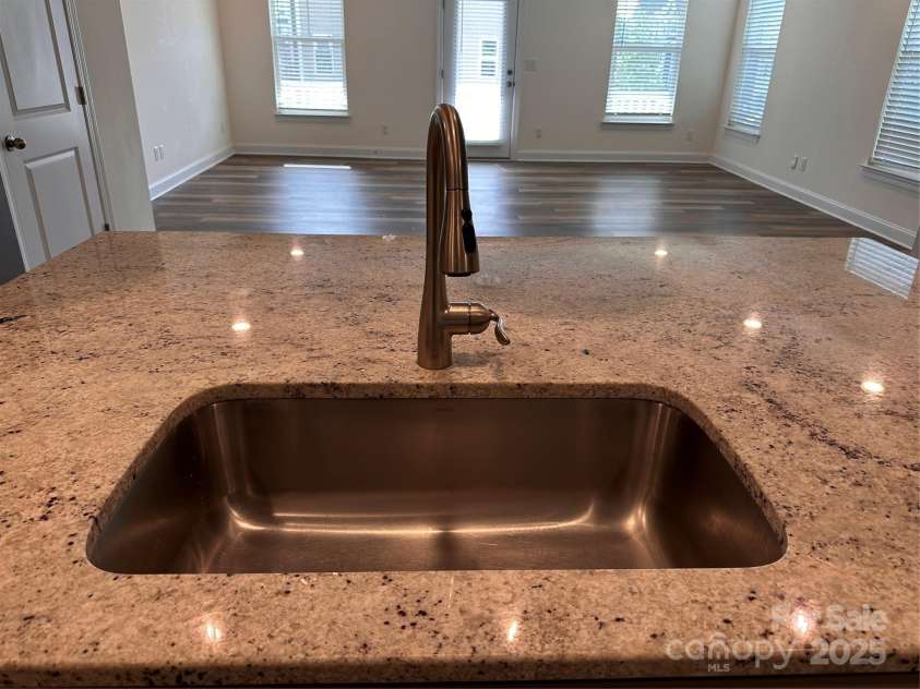10207 Glenmere Creek Circle, Charlotte, NC 28262.  MLS# CAR4284626, YatesRealty ID 29245. Kitchen single bowl sink