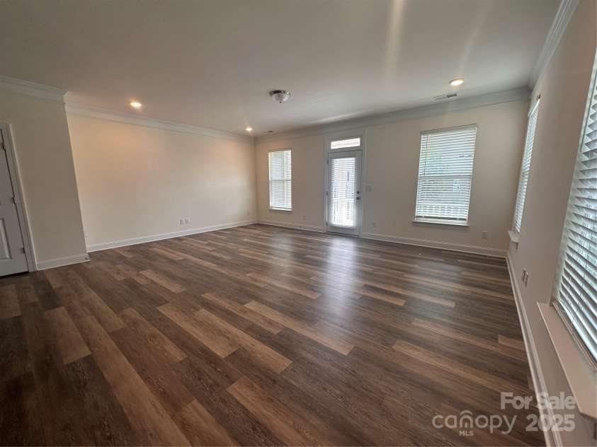 10207 Glenmere Creek Circle, Charlotte, NC 28262.  MLS# CAR4284626, YatesRealty ID 29245. Living room