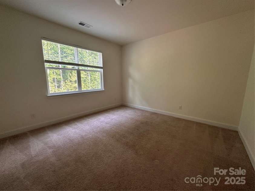 10207 Glenmere Creek Circle, Charlotte, NC 28262.  MLS# CAR4284626, YatesRealty ID 29245. Main floor guest bedroom