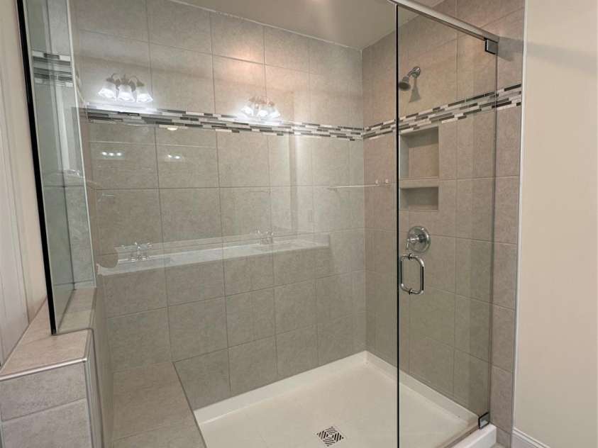 10207 Glenmere Creek Circle, Charlotte, NC 28262.  MLS# CAR4284626, YatesRealty ID 29245. Master bathroom large showing with bench