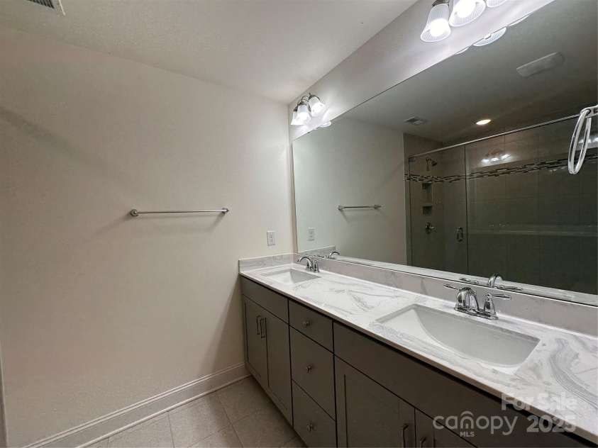 10207 Glenmere Creek Circle, Charlotte, NC 28262.  MLS# CAR4284626, YatesRealty ID 29245. Master bathroom vanity
