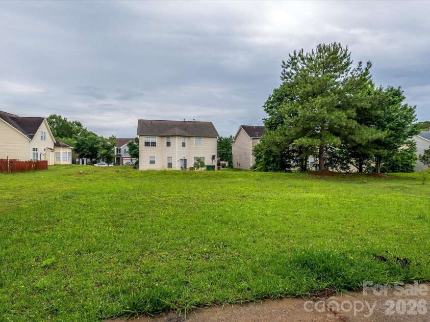 5424 Nightshade Oaks Drive, Charlotte, NC 28227.  MLS# CAR4390959, YatesRealty ID 29246. Back yard